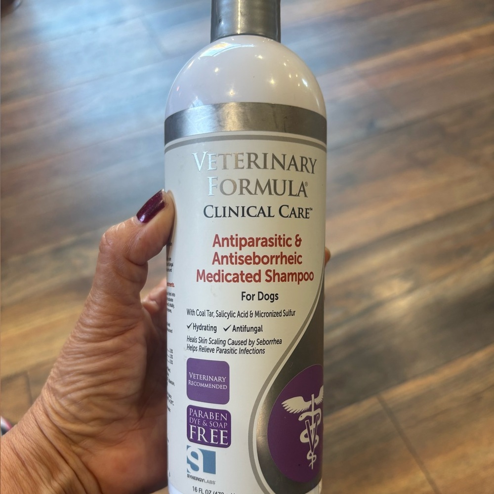 Veterinary Formula Clinical Care Dog Shampoo